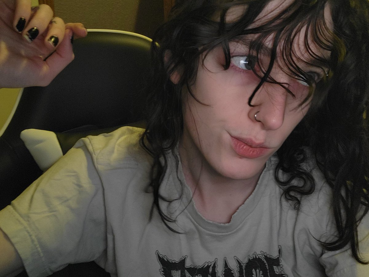 comfykn1fe's tweet photo. some1 said I look like I jus got out of the shower but I jus woke up https://t.co/ikaG66rCfY