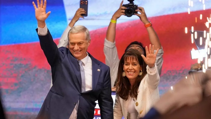 Chile gira a la derecha tras el amplio triunfo de José Antonio Kast 
<a href="/CecilioPane/">Cecilio</a> <a href="/ErnestoJMigone/">Ernesto Migone</a> <a href="/MundoEConflicto/">Mundo en Conflicto 🌎</a>
<a href="/ActualidadRT/">RT en Español</a> <a href="/rucassa/">Rubén Andrés Cassano</a> <a href="/parga_tito28914/">Tito Parga</a>
infoydata.com/chile-gira-a-l…