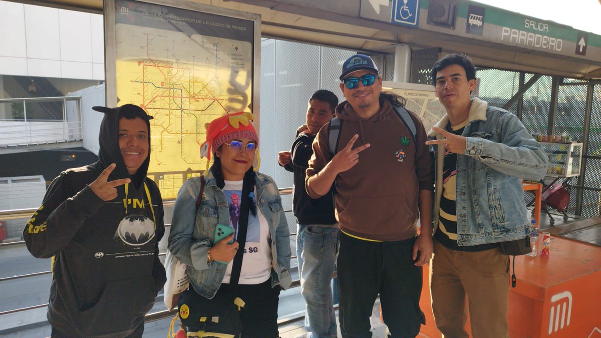 FFlowRz's tweet photo. Nos escapamos un rato a Ecatepec, Top 8 y a seguir manteniendo el nivel con rumbo a Mérida.

 Pero sin duda lo mejor fue que @Juanchopolis21 narró mis combates en vivo 🫶 además de conocer nuevos amigos y conveber con los que ya tengo @Rulo_0012 https://t.co/aZwnag11Ln