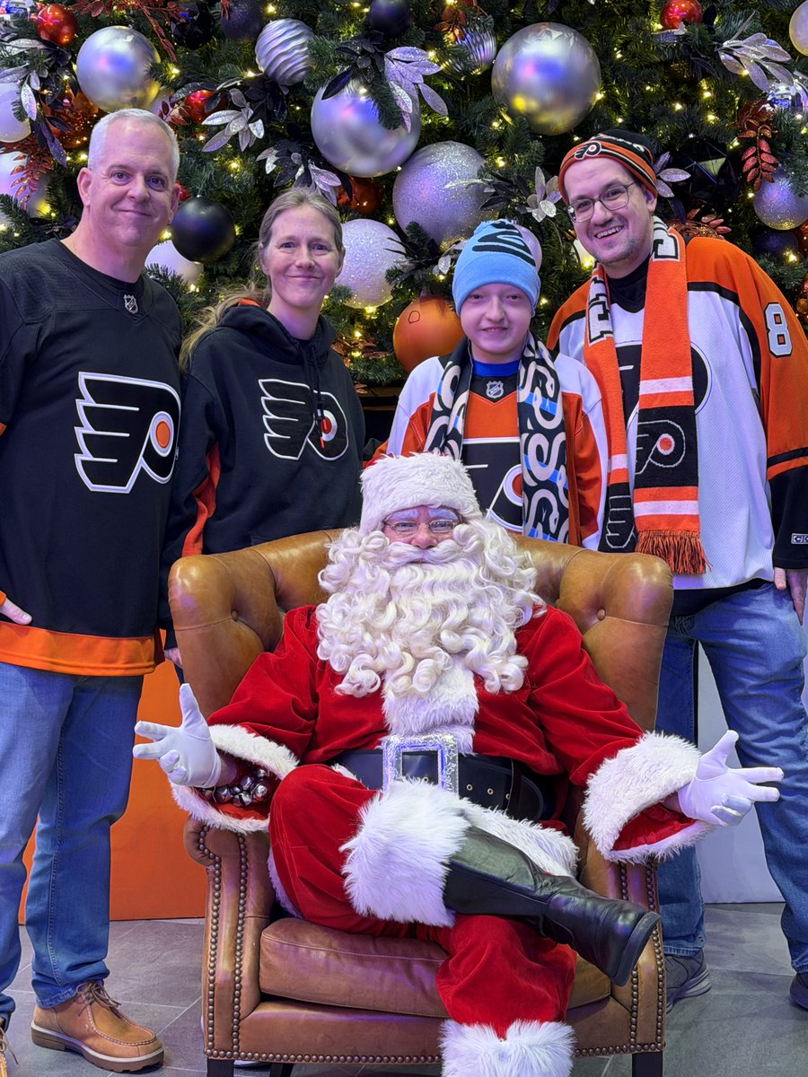 Fun at the ⁦<a href="/NHLFlyers/">Philadelphia Flyers</a>⁩ game last night- Brennan’s first game!