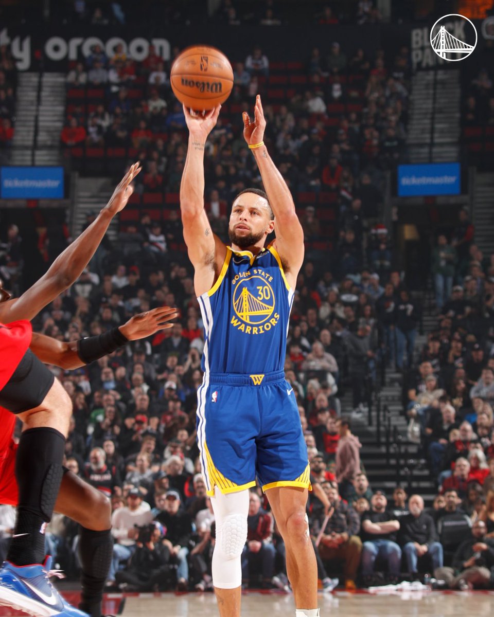 30's got three from range in the last 90 seconds 😮💨