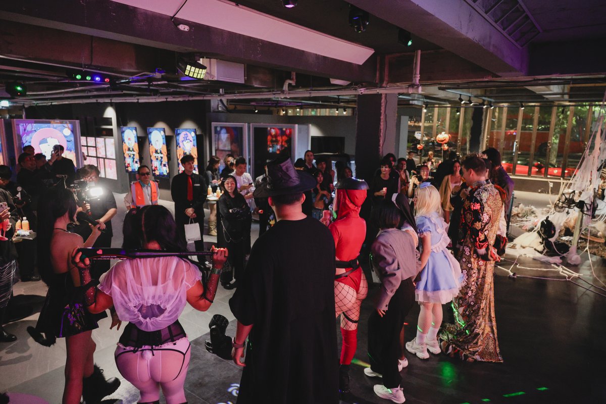 Who else misses the Halloween party we did with <a href="/pudgypenguins/">Pudgy Penguins</a>? 🎃🐧🌎

Those were some good memories, throwback time!