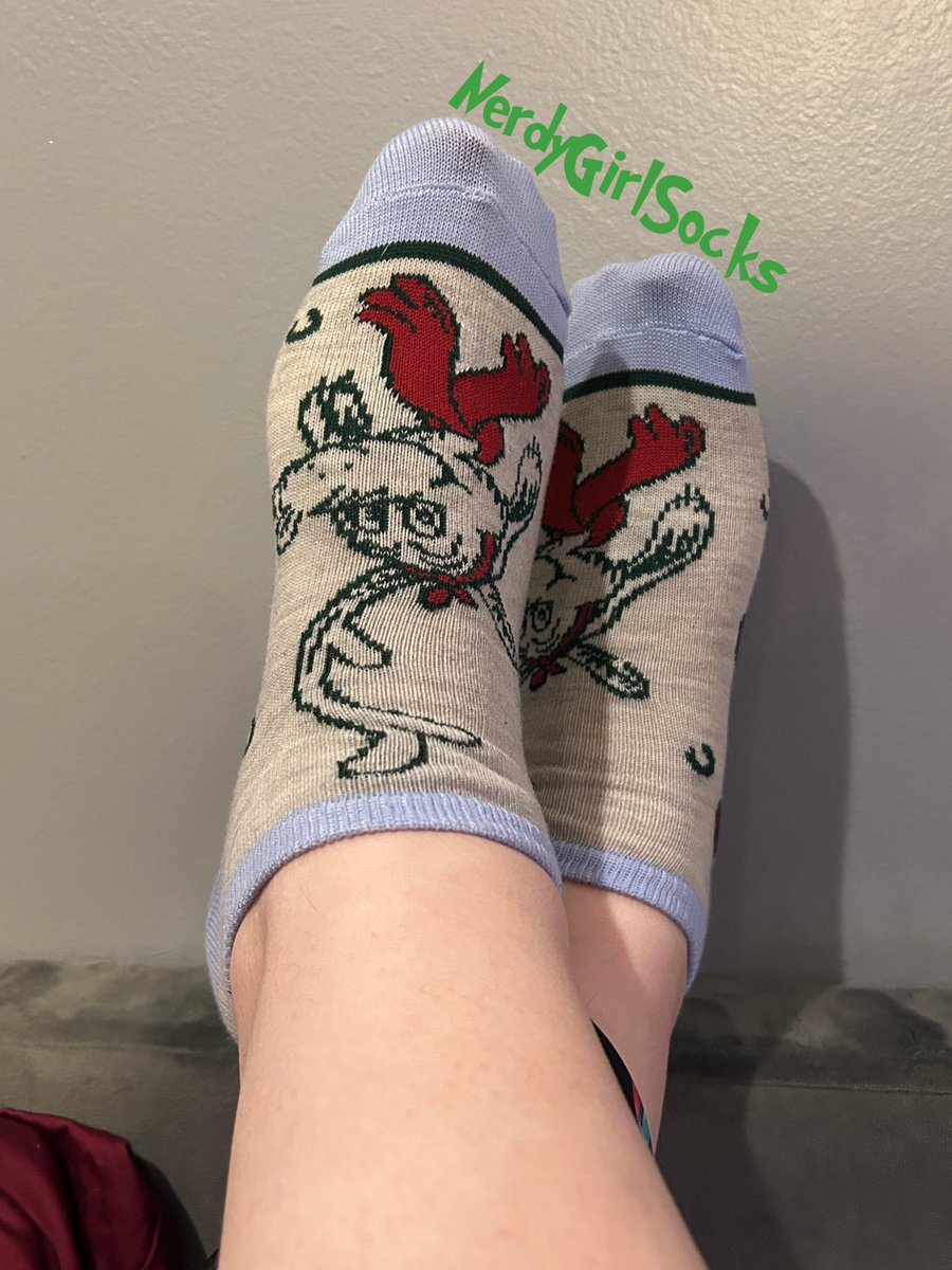 NerdyGirlSocks's tweet photo. #Sockmas Day 14! I wanted to try some new things with this set so I hope you guys like it!😅
🎄3/3🎄
#Grinchmas #Christmas #ChristmasTime #Christmas2025 #holidayseason #December #giantess #sockjob #soles #feet #socks #festivesocks #cutesocks https://t.co/Mb6DxS7JLT