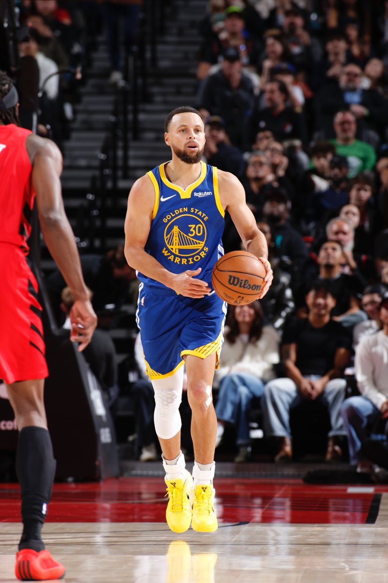 Steph Curry is rocking the Nike Kobe 4 Protro tonight against the Blazers 🐍