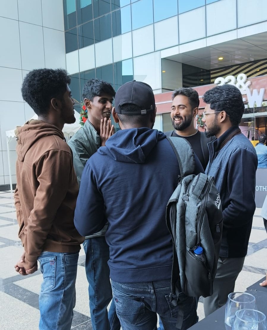 SanthoshAth's tweet photo. Spend some quality time with the community members โ
๐๐ป
#NothingDrop https://t.co/W6Q7qAq6yG