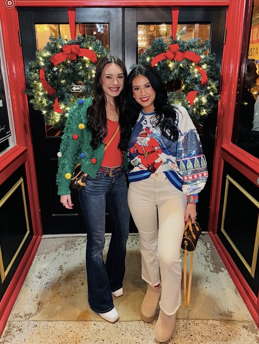 destinym2015's tweet photo. Huntsville comes alive for the holidays-Feeling so festive!!❄️⛸️ https://t.co/3aYi46mZH5