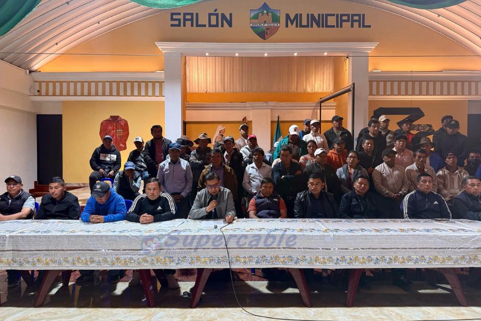 soy_502's tweet image. 🚨 El Ejecutivo declaró estado de Prevención en el municipio

Alcalde de Nahualá confirma los nombres de las 13 víctimas de ataque ⬇️

soy502.com/articulo/alcal…