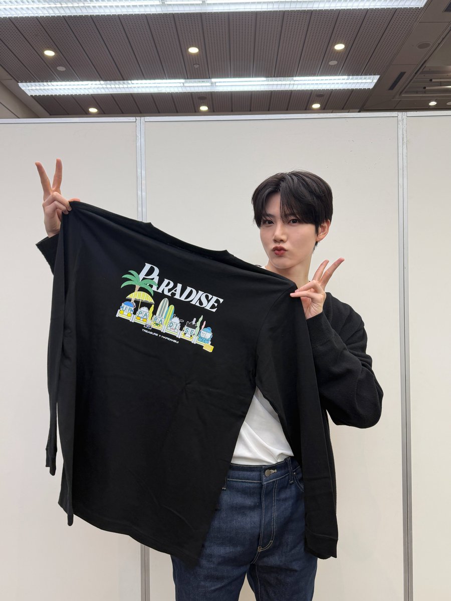 yg_treasure_jp's tweet image. [📸] #MEMBER_PHOTO

#JUNKYU のPICK UP ITEM🌟

✦ロングスリーブTシャツ PARADISEver

「PARADISE」をテーマにしたはぴだんぶいコラボ商品⛱🪸
ぜひライブでメンバーとお揃いにしてくださいね💞

ご購入はコチラから
YGEX
🔗qr.paps.jp/1oRIJ

Weverse
🔗qr.paps.jp/vQdTt

#TREASURE…