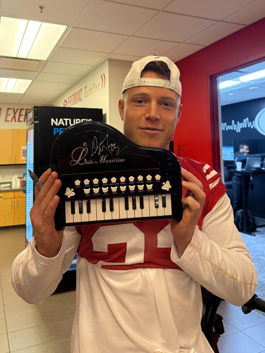 49ers's tweet image. Piano Man 🎹  

RT for a chance to win a mini piano signed by CMC 👀

Christian McCaffrey #ProBowlVote

No purchase necessary. Official rules:
49rs.co/4pCoTBx