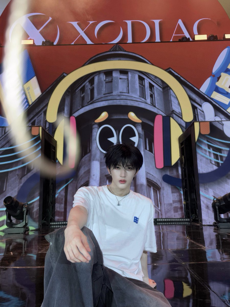 XODIAC_MEMBERS's tweet photo. [#리오] 

💙

#XODIAC #소디엑 #LEO #리오 https://t.co/aBdmA5rQEI