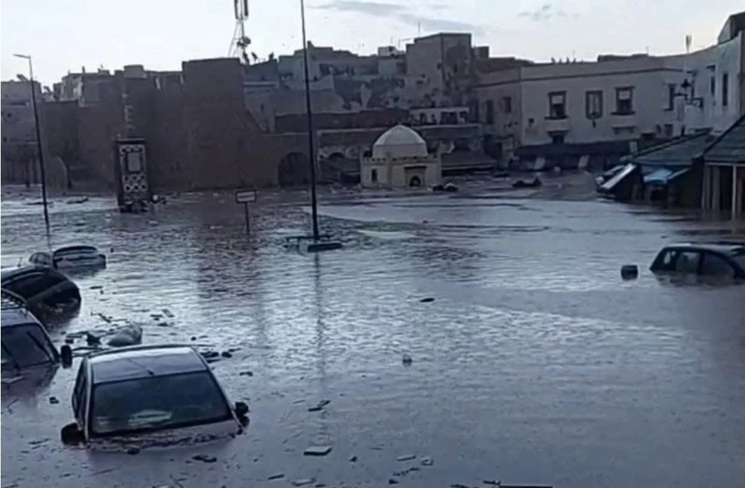 #المغرب يستيقظ على فاجعة مؤلمة في مدينة #آسفي بعد ارتفاع حصيلة فيضانات وسيول جارفة خلّفت عشرات القتلى والمفقودين.
رحم الله الضحايا، وألهم ذويهم الصبر والسلوان

#فيضانات_آسفي
#أسفي