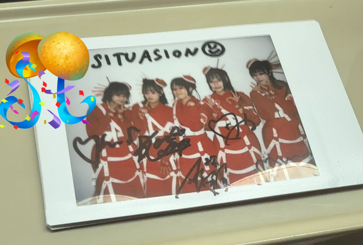 初のアイドル物販&チェキは昨日のSITUASIONでした😂 スロット回したら