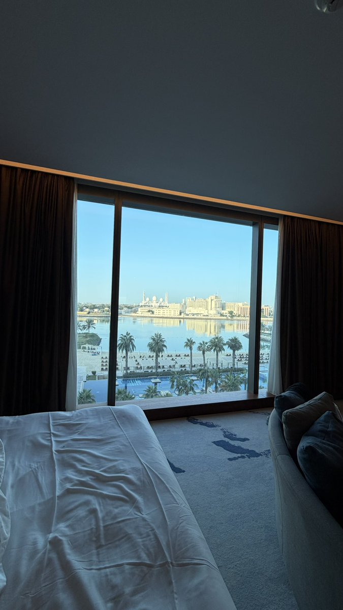 cloudz's tweet photo. first person in my bloodline to visit the Middle East 🇦🇪

actually insane… https://t.co/2F2Y4usKyg
