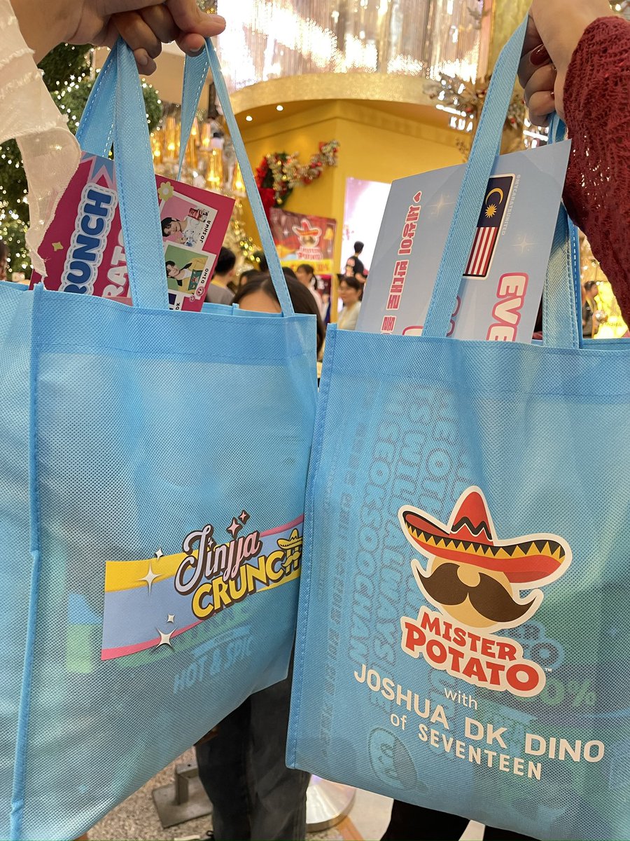 qsbrh's tweet photo. (141225) | M&amp;G SeokSooChan

goodies bag for the winner and im one of the winner sheeshhh!!! (thankyou mister potato) 💙💛🩷 https://t.co/PewTWtNupI