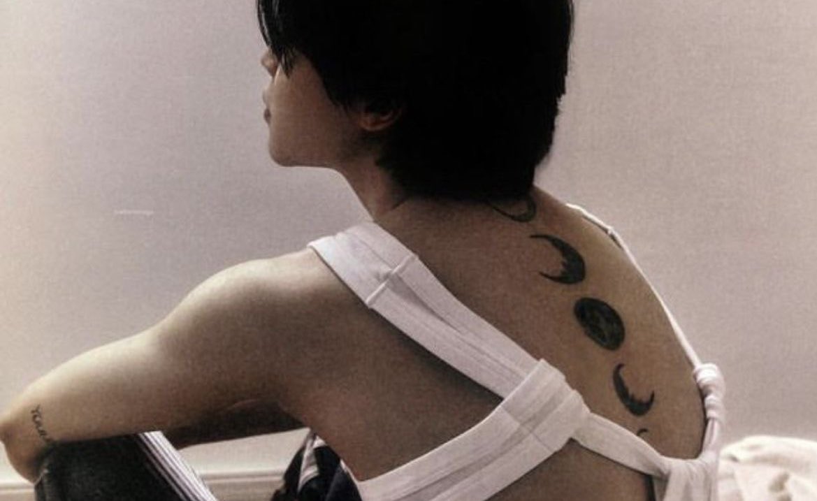 itboyfiIes's tweet image. moon lover