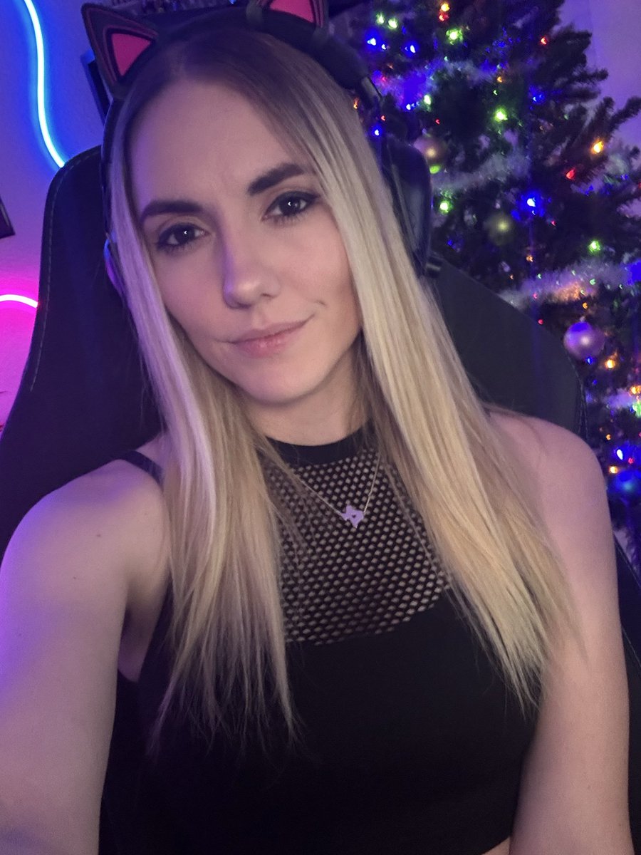 1S BlondeAllDay tweet media