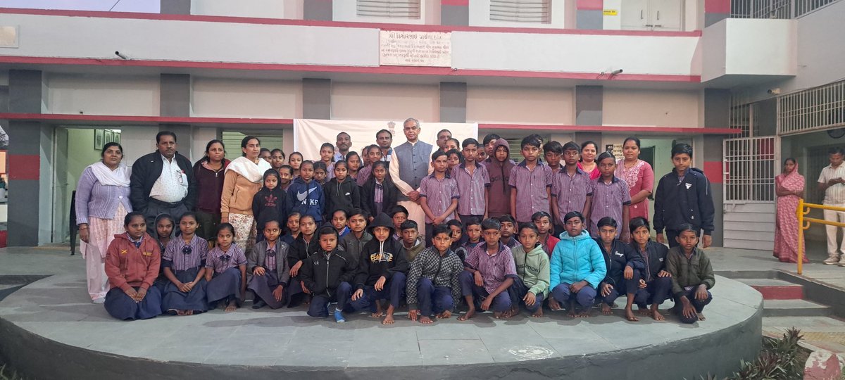 આણંદમાં સોજીત્રાના પલોલ ગામની પ્રાથમિક શાળાના સામાન્ય ઓરડામાં રાજ્યપાલશ્રીએ રાત્રી વિશ્રામ કરી સવારે યોગ અને પ્રાણાયામથી દિવસની શરૂઆત કરીને શાળાના વિદ્યાર્થીઓ સાથે સંવાદ કરી ઉજ્જવળ ભવિષ્ય માટે શુભકામનાઓ આપી.
<a href="/CMOGuj/">CMO Gujarat</a> <a href="/InfoGujarat/">Gujarat Information</a> <a href="/DDO_Anand/">DDO Anand</a> <a href="/CollectorAnd/">Collector and DM Anand</a> <a href="/MyAnandMyANMC/">Karamsad Anand Municipal Corporation</a>