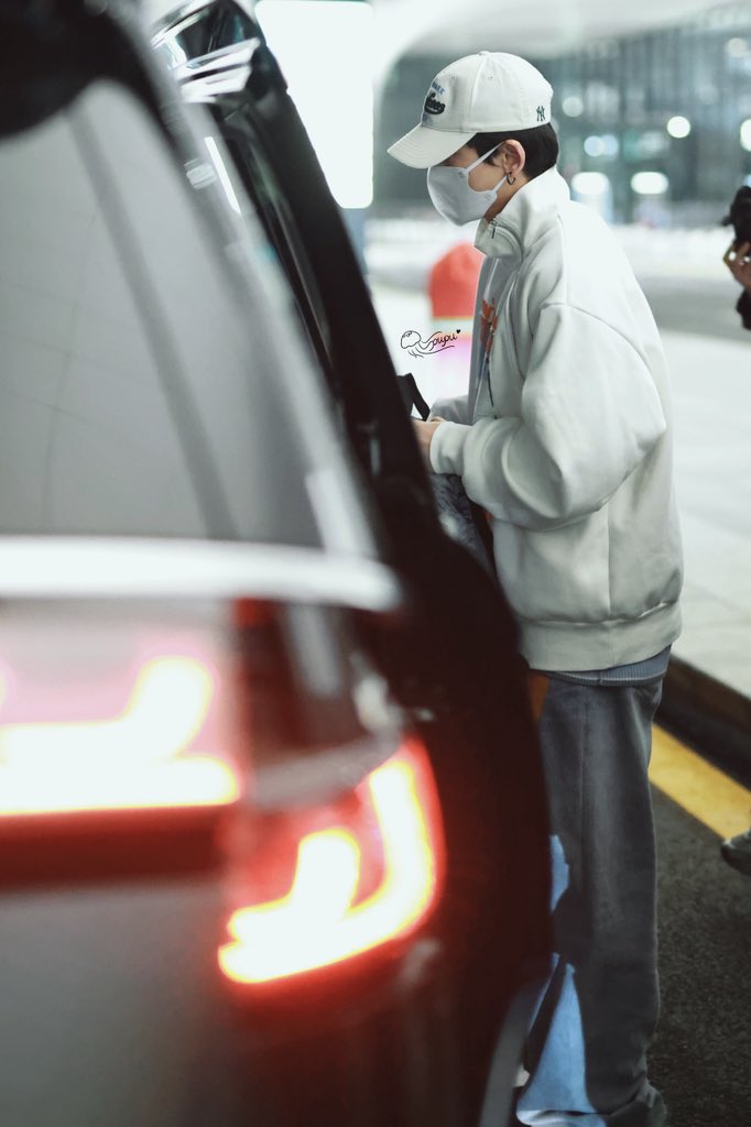 ehsally1's tweet image. 📷251214🛬

@zhangzhehan_super3

#ZhangZhehan 
#ZhangZhehan张哲瀚
#张哲瀚 #張哲瀚 #ZZH 
#チャンジャーハン 
#장철한 #จางเจ๋อฮั่น
#zhangsanjian
#张三坚
#TheRealZhangZhehan 
#zhangzhehan_super3
#WordOfHonor 
#山河令