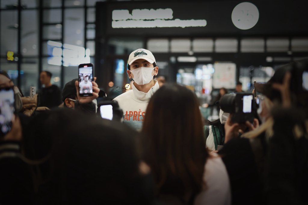 ehsally1's tweet image. 📷251214🛬

@zhangzhehan_super3

#ZhangZhehan 
#ZhangZhehan张哲瀚
#张哲瀚 #張哲瀚 #ZZH 
#チャンジャーハン 
#장철한 #จางเจ๋อฮั่น
#zhangsanjian
#张三坚
#TheRealZhangZhehan 
#zhangzhehan_super3
#WordOfHonor 
#山河令