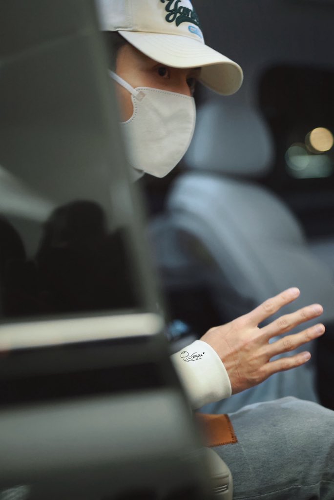 ehsally1's tweet image. 📷251214🛬

@zhangzhehan_super3

#ZhangZhehan 
#ZhangZhehan张哲瀚
#张哲瀚 #張哲瀚 #ZZH 
#チャンジャーハン 
#장철한 #จางเจ๋อฮั่น
#zhangsanjian
#张三坚
#TheRealZhangZhehan 
#zhangzhehan_super3
#WordOfHonor 
#山河令