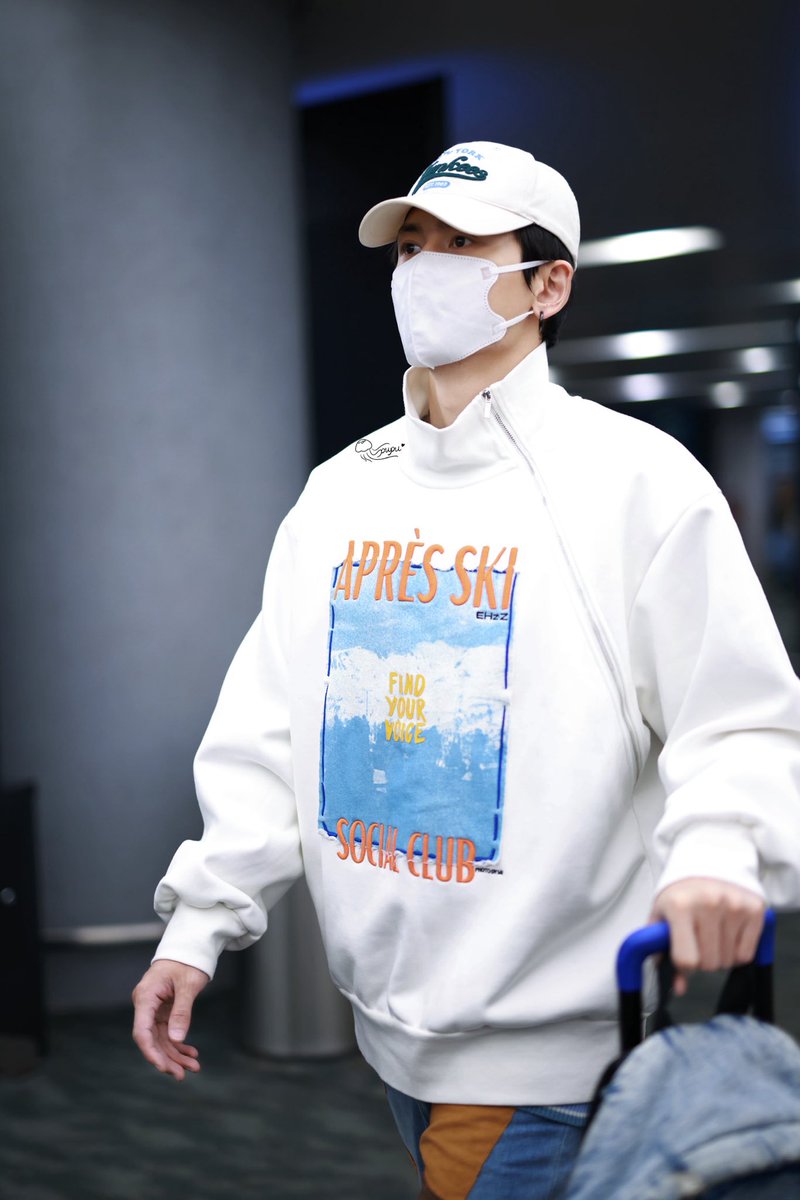 ehsally1's tweet image. 📷251214🛬

@zhangzhehan_super3

#ZhangZhehan 
#ZhangZhehan张哲瀚
#张哲瀚 #張哲瀚 #ZZH 
#チャンジャーハン 
#장철한 #จางเจ๋อฮั่น
#zhangsanjian
#张三坚
#TheRealZhangZhehan 
#zhangzhehan_super3
#WordOfHonor 
#山河令