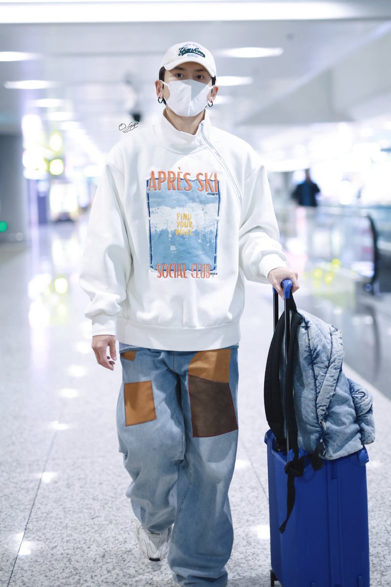 ehsally1's tweet image. 📷251214🛬

@zhangzhehan_super3

#ZhangZhehan 
#ZhangZhehan张哲瀚
#张哲瀚 #張哲瀚 #ZZH 
#チャンジャーハン 
#장철한 #จางเจ๋อฮั่น
#zhangsanjian
#张三坚
#TheRealZhangZhehan 
#zhangzhehan_super3
#WordOfHonor 
#山河令