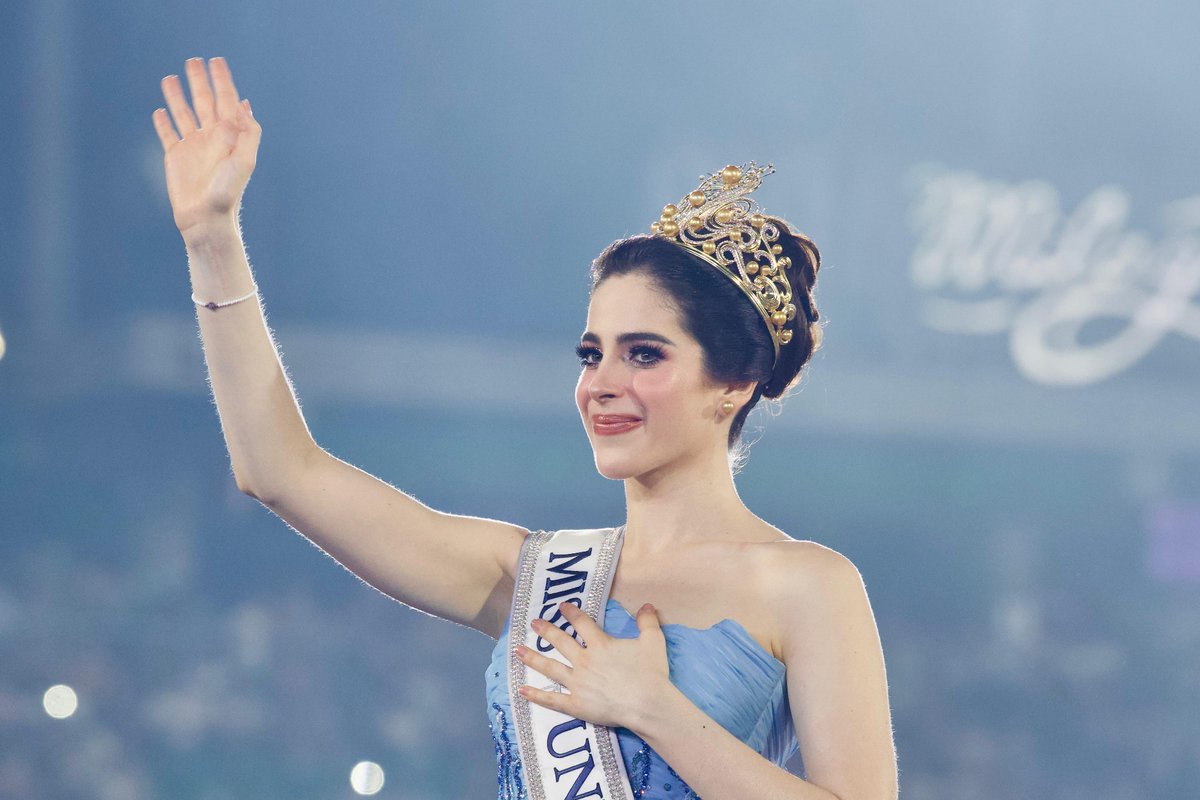 ✨ Esta noche, la alcaldesa <a href="/YolandaOsunaH/">Yolanda Osuna Huerta</a> entregó el nombramiento de Huésped Distinguida a Fátima Bosch, Miss Universe 2025, reconociendo no solo su talento y trayectoria, sino el papel fundamental de la mujer como fuerza de cambio, inspiración y liderazgo en nuestra sociedad.