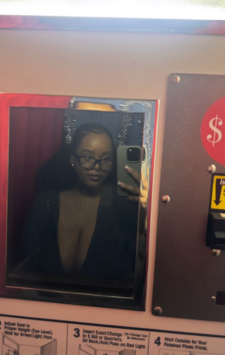 QueenGifti's tweet image. #photobooth #selfies