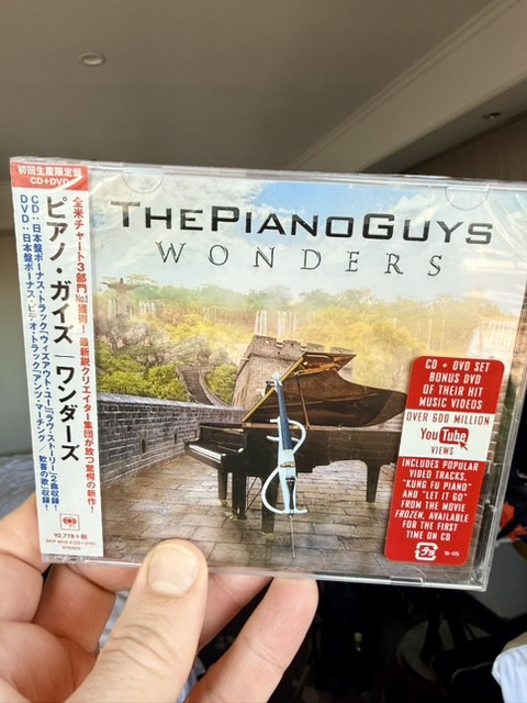 本日ですが、なんとサイン入りCDの配布もあるそうです！会場にお越しの