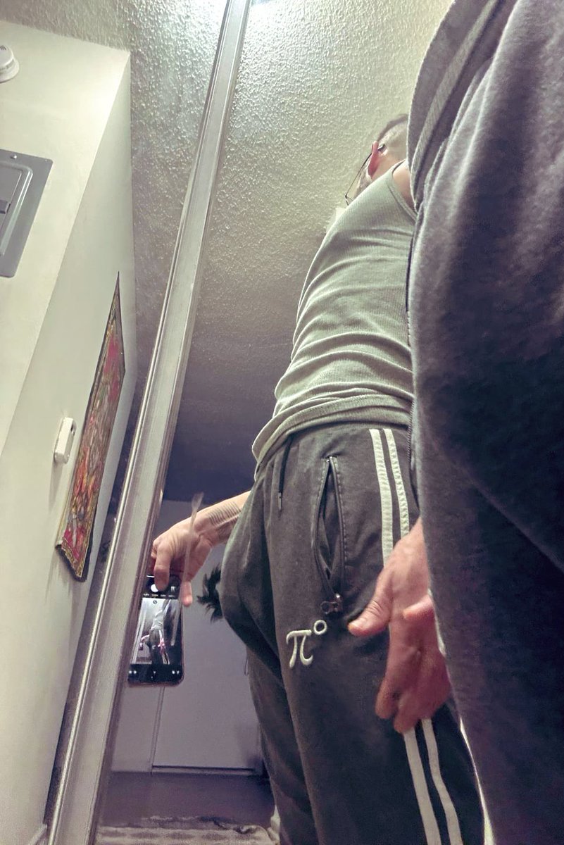 at my moms house for the weekend, for those judging asking if i ever wear actual clothes in the house. yes indeed i am right now 😅