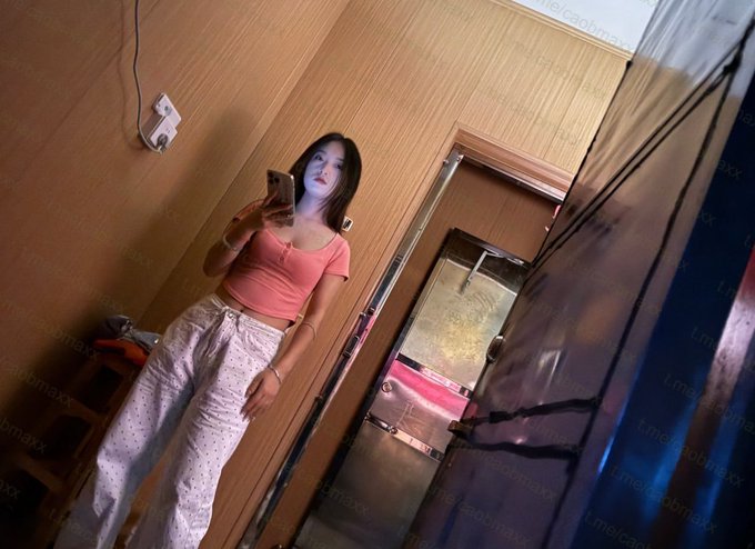 RayaneGh's tweet image. #合肥 #扫街
二十埠菜市场白天有不少，但年轻的晚上才出来9点以后过去，这个地方有4-5个还算年轻的，在合肥算是kc天花板了最好的是右转进去第一个门的黄毛，漂亮配合身材也好，找了好几次，黄毛见面就喊哥，喜欢在脸上贴亮晶晶的贴片，具体地址二十埠菜市场往里走石门路小区楼下