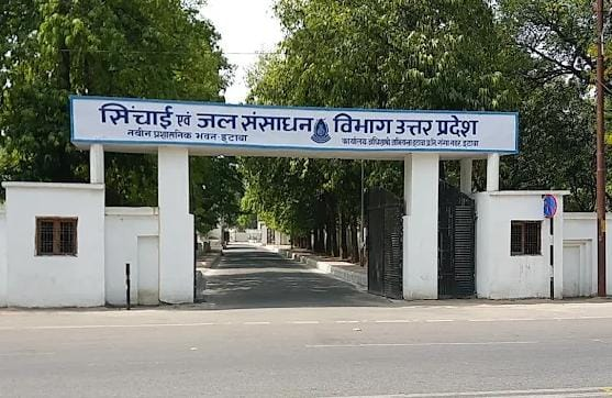 bstvlive's tweet photo. इटावा : सिंचाई विभाग ऑफिस में लगी आग
➡जरूरी दस्तावेज जलकर राख, हड़कंप
➡अज्ञात कारणों के चलते लगी आग
➡थाना सिविल लाइन क्षेत्र की घटना
#Etawah #FireAccident #IrrigationDepartment #CivilLine https://t.co/Ug7K9wHVOh
