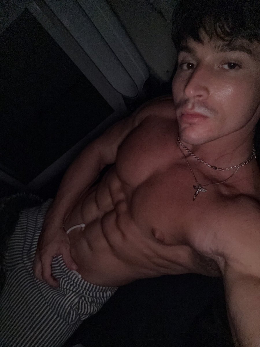 GodKytherionn's tweet image. Sniff n send u pathetic subs 🤑 it’s time to relapse and turn that fğt brain off