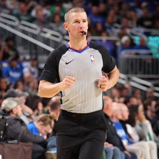 BREAKING: Scott Twardoski was seen uninstalling the Bet365 app following the Lakers–Suns game.