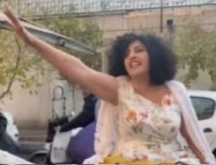 حضرت فاطمه یا نرگس؟

شما اگر این زیر کامنت بگذارید و بنویسید فاطمه را به ۷ روش سامورایی کردم، هیچ اتفاقی نمی‌افتد، فوقش میگویند: زنِ امام علی را کردید!!

ولی اگر نرگس محمدی را بکنید، همه میگن: برنده جایزه نوبل را گا. ی. ی. ده. اید!

فاطمه یا نرگس؟!