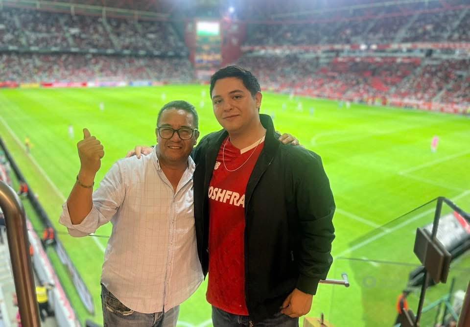 PsyDolan's tweet image. Ojalá mi papá estuviera aquí para vivir esto conmigo, aún así te sentí aquí conmigo UN12☝🏽
Te amo papá por dejarme al Toluca❤️‍🔥
Te amo Toluca por hacer tan feliz a mi papá ❤️‍🔥