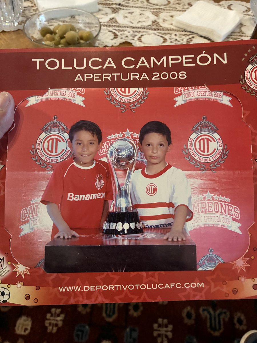 PsyDolan's tweet image. Ojalá mi papá estuviera aquí para vivir esto conmigo, aún así te sentí aquí conmigo UN12☝🏽
Te amo papá por dejarme al Toluca❤️‍🔥
Te amo Toluca por hacer tan feliz a mi papá ❤️‍🔥