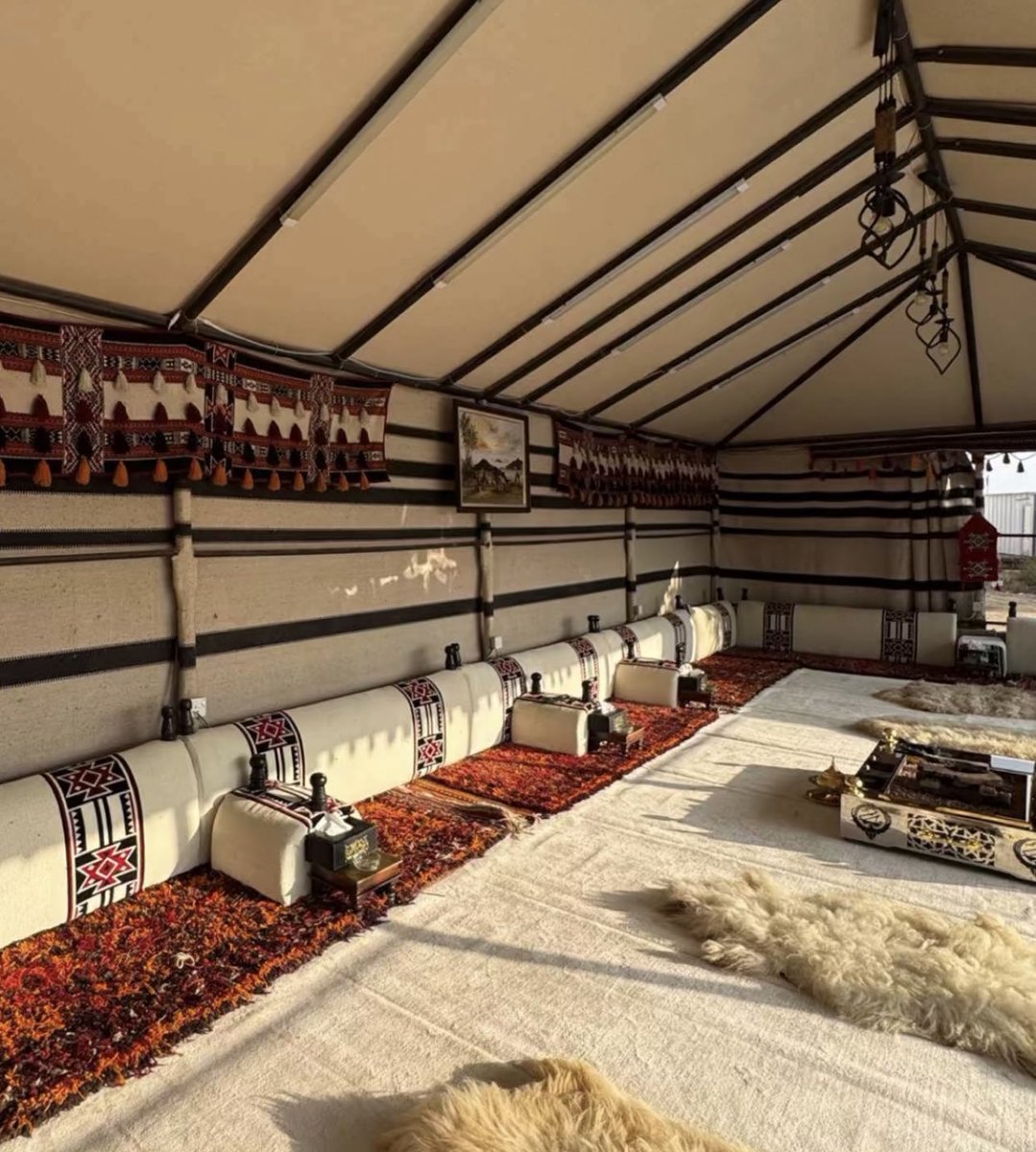 ﴿ وَأَشرَقَتِ الأَرضُ بِنورِ رَبِّها ﴾.

كل شيء يولد مع « الصباح » 

البركة ، الأمل ، النجاح ، السعادة 

قصه الأمس انتهت وقصة اليوم بدأت..صباح 

البدايات الجميلة ..❤️