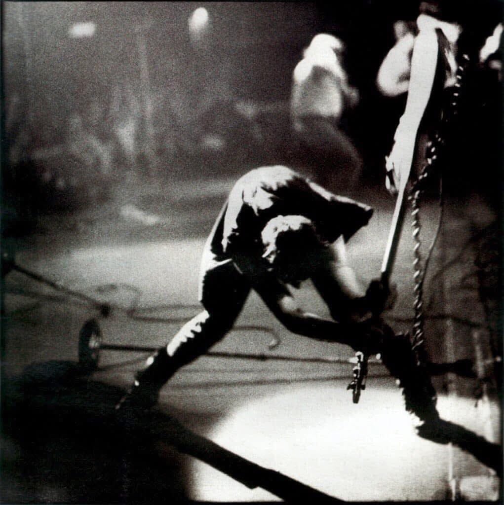 Paul Simonon 
Brixton,15 de diciembre de 1955
The Clash
Bajo 
Feliz No Cumpleaños 
70 abrazos