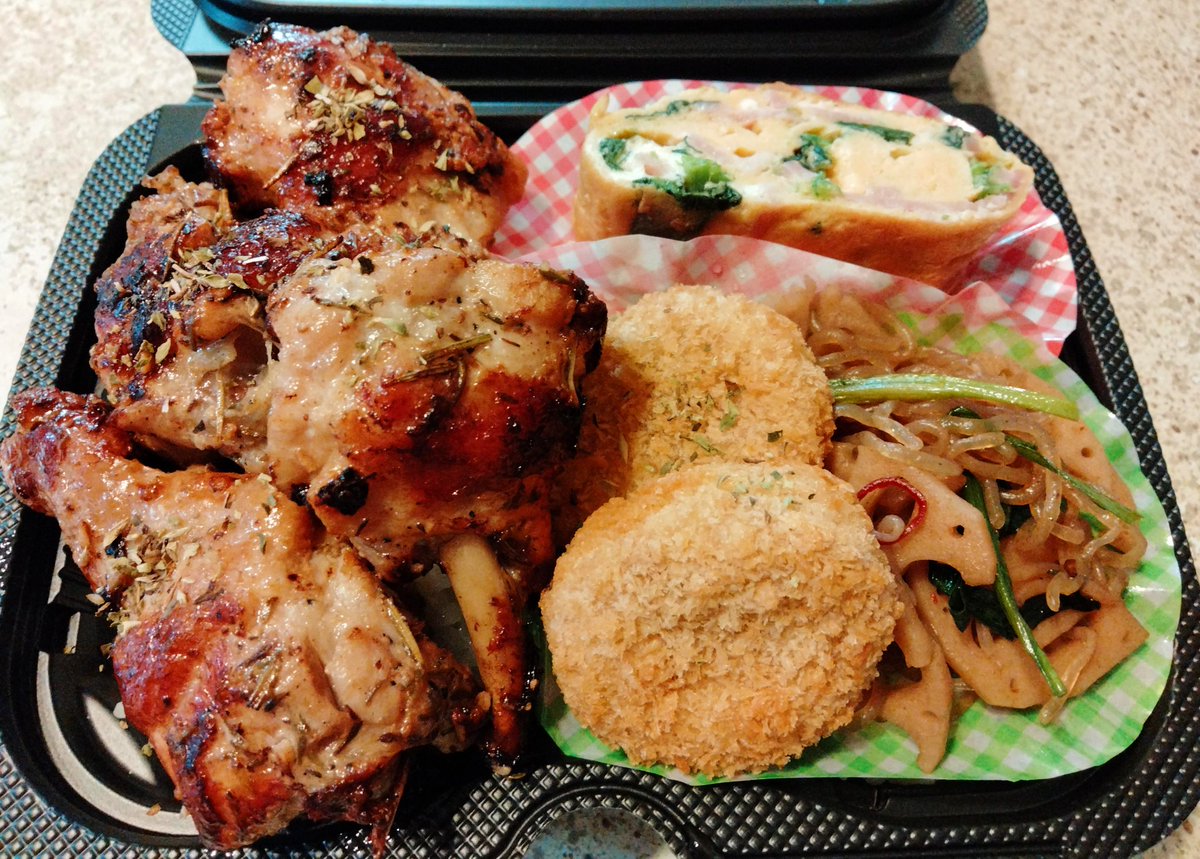 🥢今日のお弁当

今日はガーリックハーブチキンです❢
なんだかワイルドすぎる😅

#お弁当記録 
#お昼ご飯