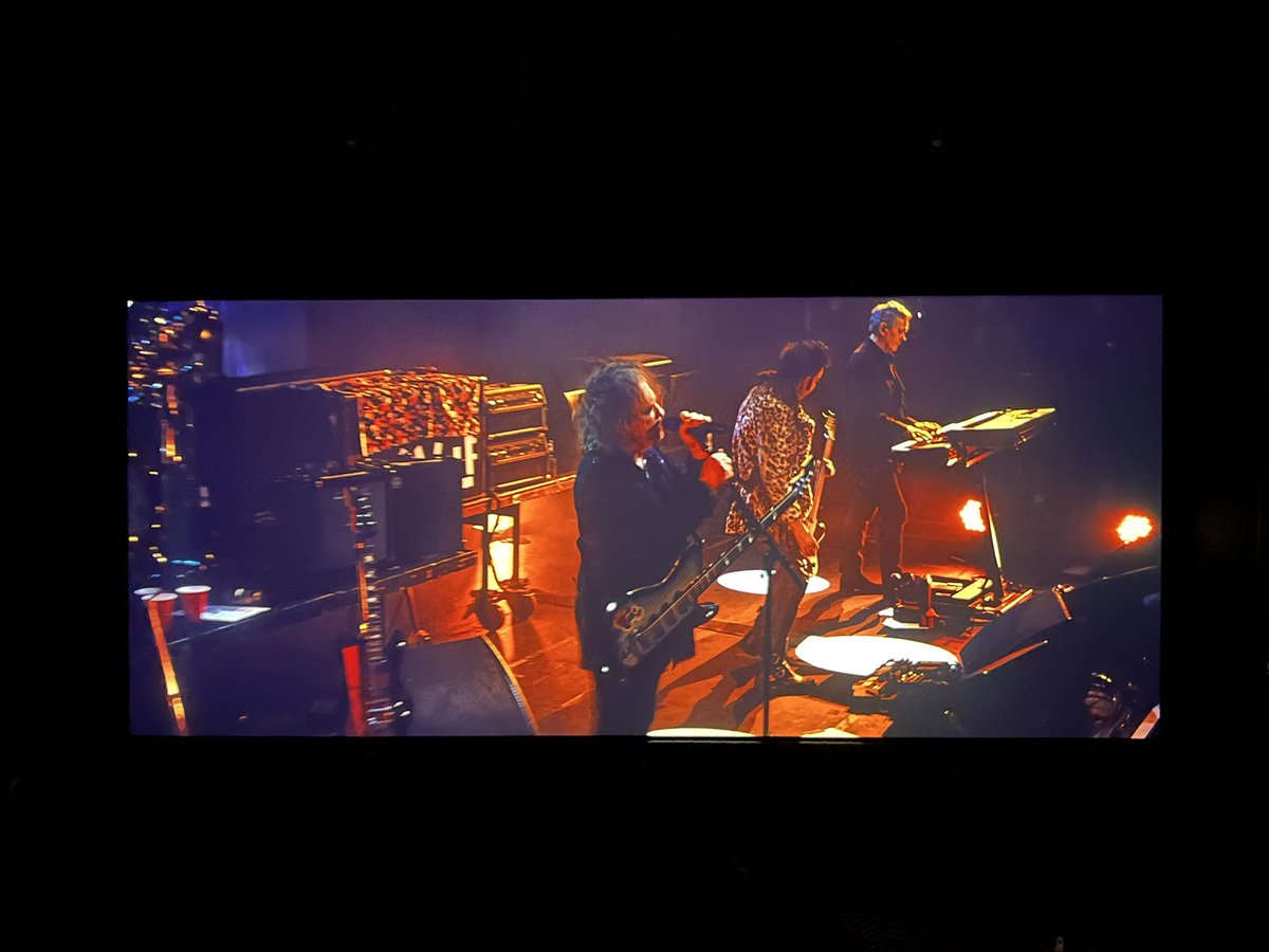 🇲🇽¡MÉXICO presente en THE SHOW OF A LOST WORLD en CINES!

Recuerda que ya están disponibles el DVD y Blue-Ray en las páginas oficiales de <a href="/thecure/">The Cure</a> y <a href="/umusicmexico/">Universal Music México</a>, gracias también a <a href="/cinepolismx/">Cinepolismx</a> por esta gran experiencia. ✨