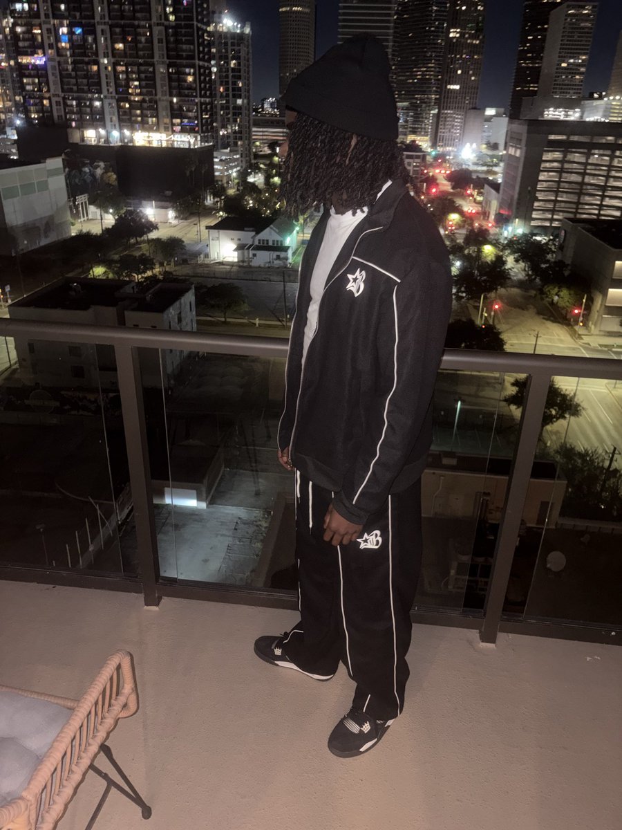 TCBBrando's tweet image. TCBBT💙 Streaming on all platforms link in bio! #viral #share