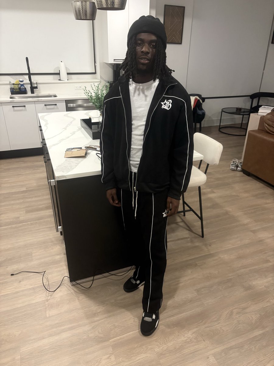 TCBBrando's tweet image. TCBBT💙 Streaming on all platforms link in bio! #viral #share