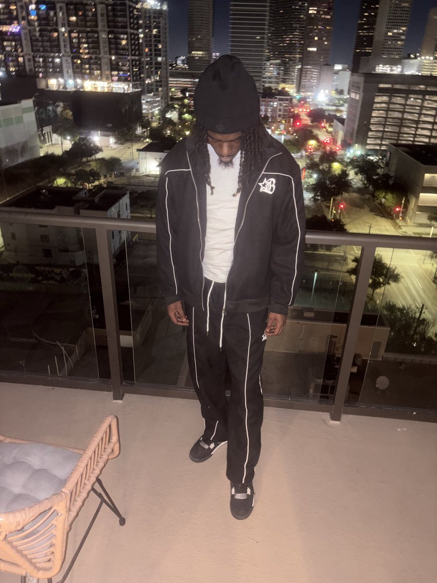 TCBBrando's tweet image. TCBBT💙 Streaming on all platforms link in bio! #viral #share