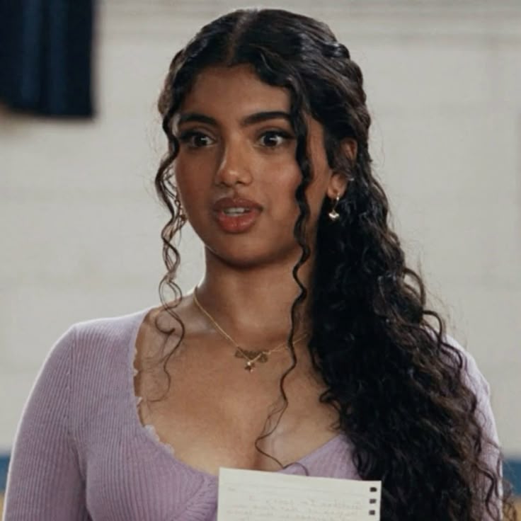 Extrovert_hu's tweet image. Unpopular Opinion but An average Brown Girl looks hotter than the likes of overhyped Ana de armas or Sydney Sweeney etc.