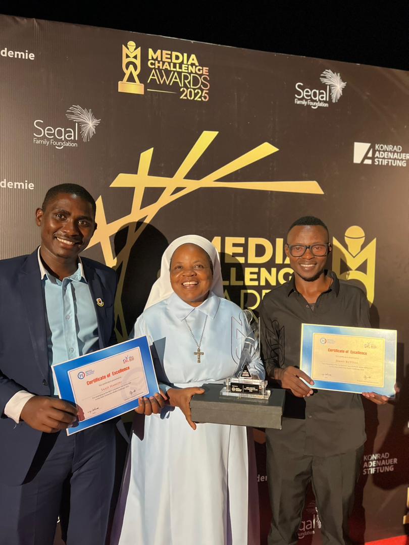 Our fellows <a href="/LuckySaazi/">Lucky Saazi</a> (Saazi Hamidu) the secretary for information and Jimmy Kuteesa a standing committee member under the same secretariat won the best fact checking story award and the second runners up certificate respectively. Big thanks goes out to Journalism department.