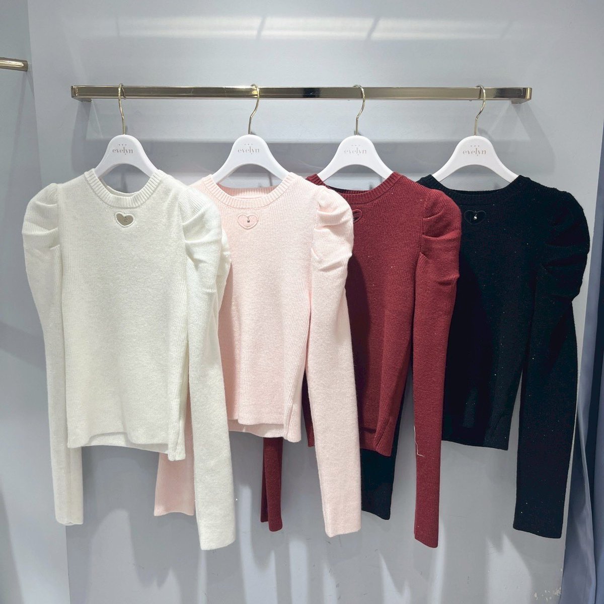 10/20までセール開催中‼️とんがらないラメトップス Evelyne 渋谷店 New Arrival 💫 #ハートカットラメリブニット price ❥ ￥6,900