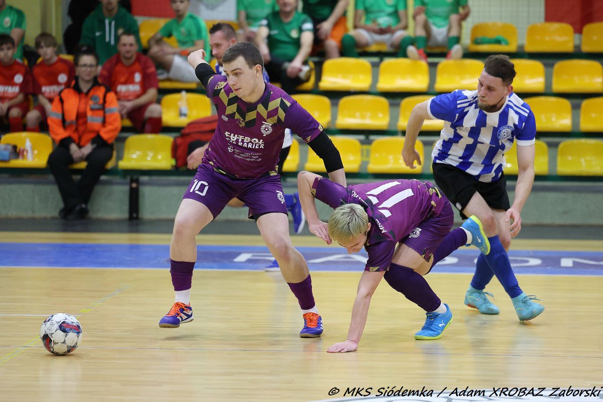 MKS Siódemka  Mistrzem Polski Futsal Bez Barier 2025 😀  Gratulujemy dubletu 🏆🏅
Zespół zapewnił sobie tytuł jeszcze przed ostatnią kolejką. Co więcej, w tym roku zdobył również Puchar Polski Futbolu Bez Barier, zapisując na swoim koncie imponujący dublet.