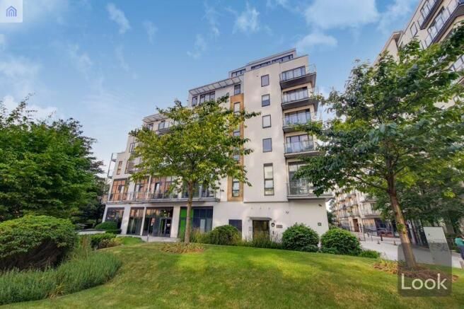 LookProperty's tweet image. TO LET 🏡

Seven Sea Gardens, Bow 📍

£2,150pcm 💷

- Luxury Apartment
- 24hr Concierge
- Two Double Bedrooms
- Excellent Transport Links
- Large Private Terrace 

rightmove.co.uk/properties/151…