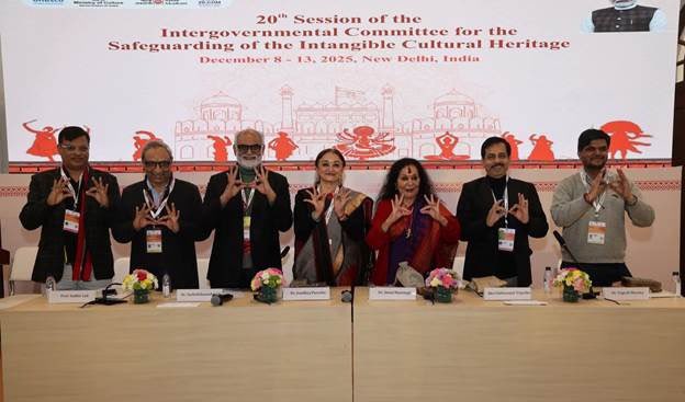 MinOfCultureGoI's tweet image. On the sidelines of the 20th Session of IGC in Delhi, @ignca_delhi, under the aegis of @MinOfCultureGoI, organised an event highlighting Natyashastra’s contemporary relevance titled 'Natyashastra – Synthesis of Theory and Praxis'. (1/3) 

#UNESCO #IGC #ICH #20COM2025
